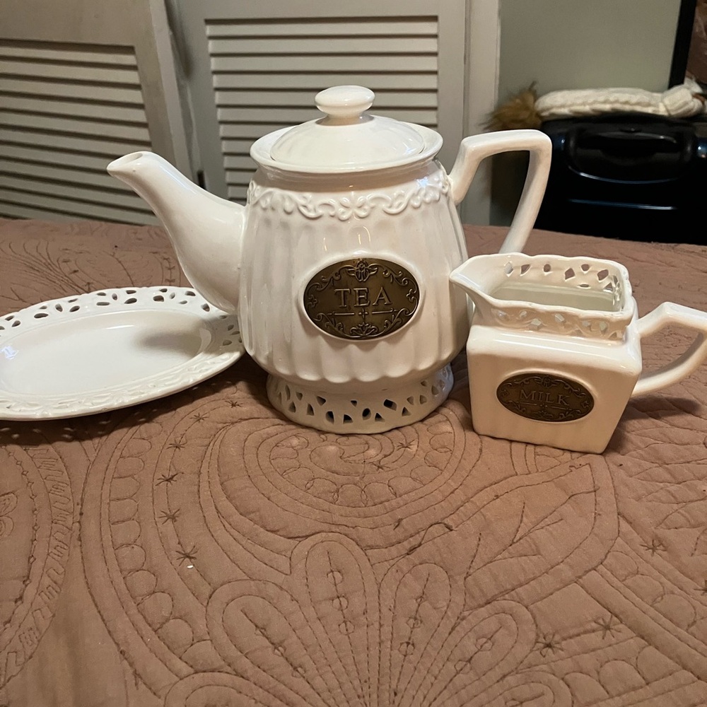THL Royalty White Ceramic French Country Style